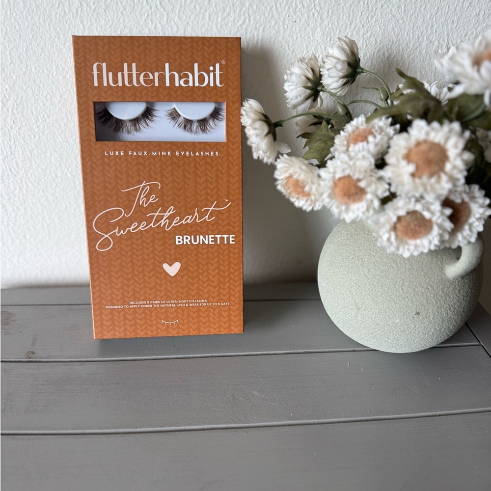 Flutterhabit lashes In Brunette color / The Sweet hearts 6 full pairs, no Glue